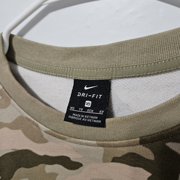 Nike Crew Neck WomensTraining Long Sleeve Camo Dri Fit Size XS Oversized - Picture 3 of 6